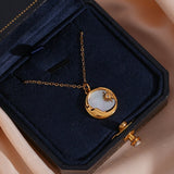 Evangeline Mondhalskette in Gold