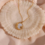 Evangeline Mondhalskette in Gold