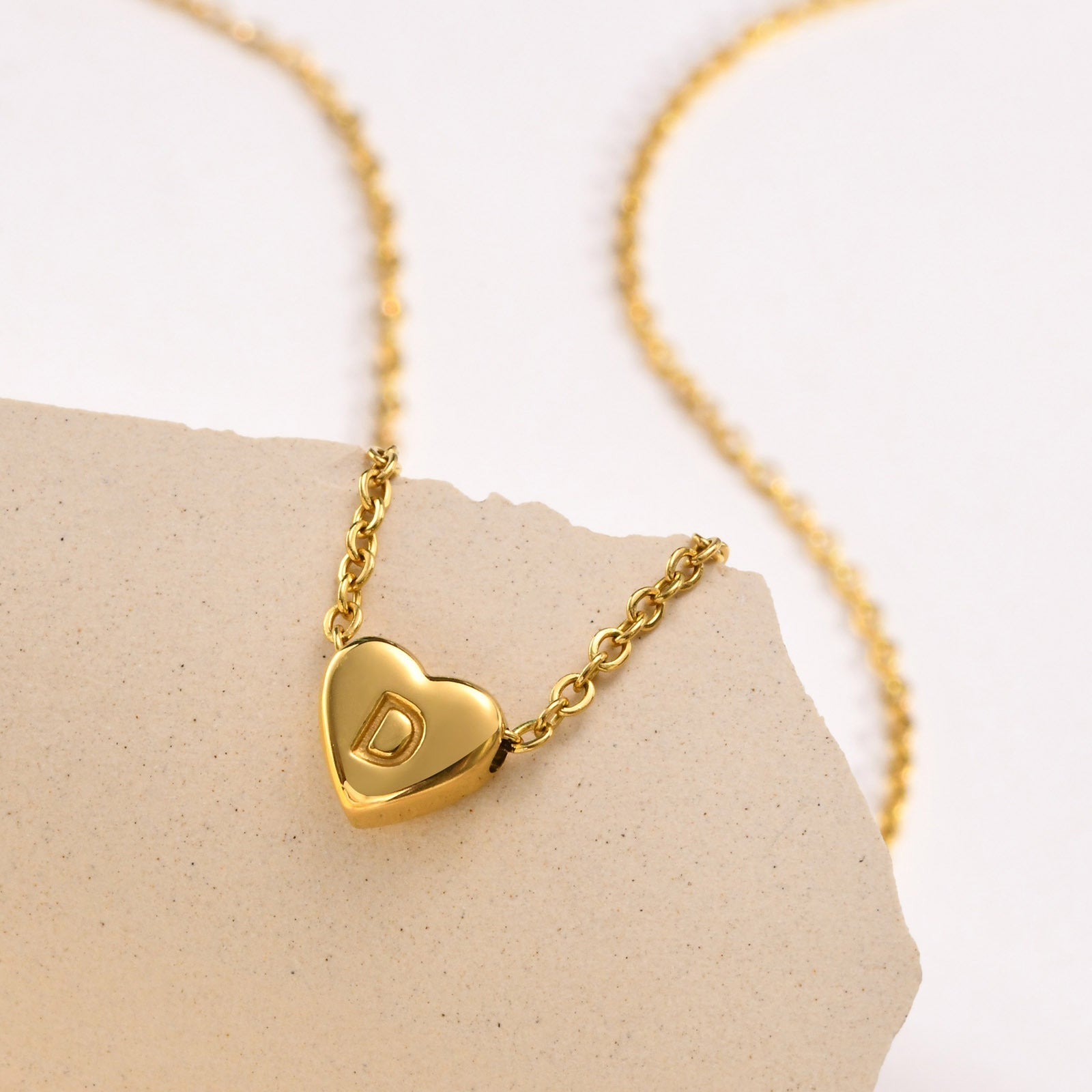 Herz-Initialenhalskette in Gold