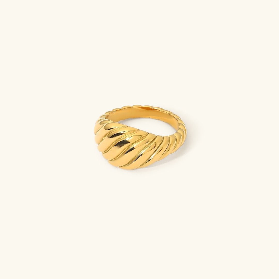 Mia Croissant-Ring in Gold