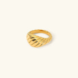 Mia Croissant-Ring in Gold