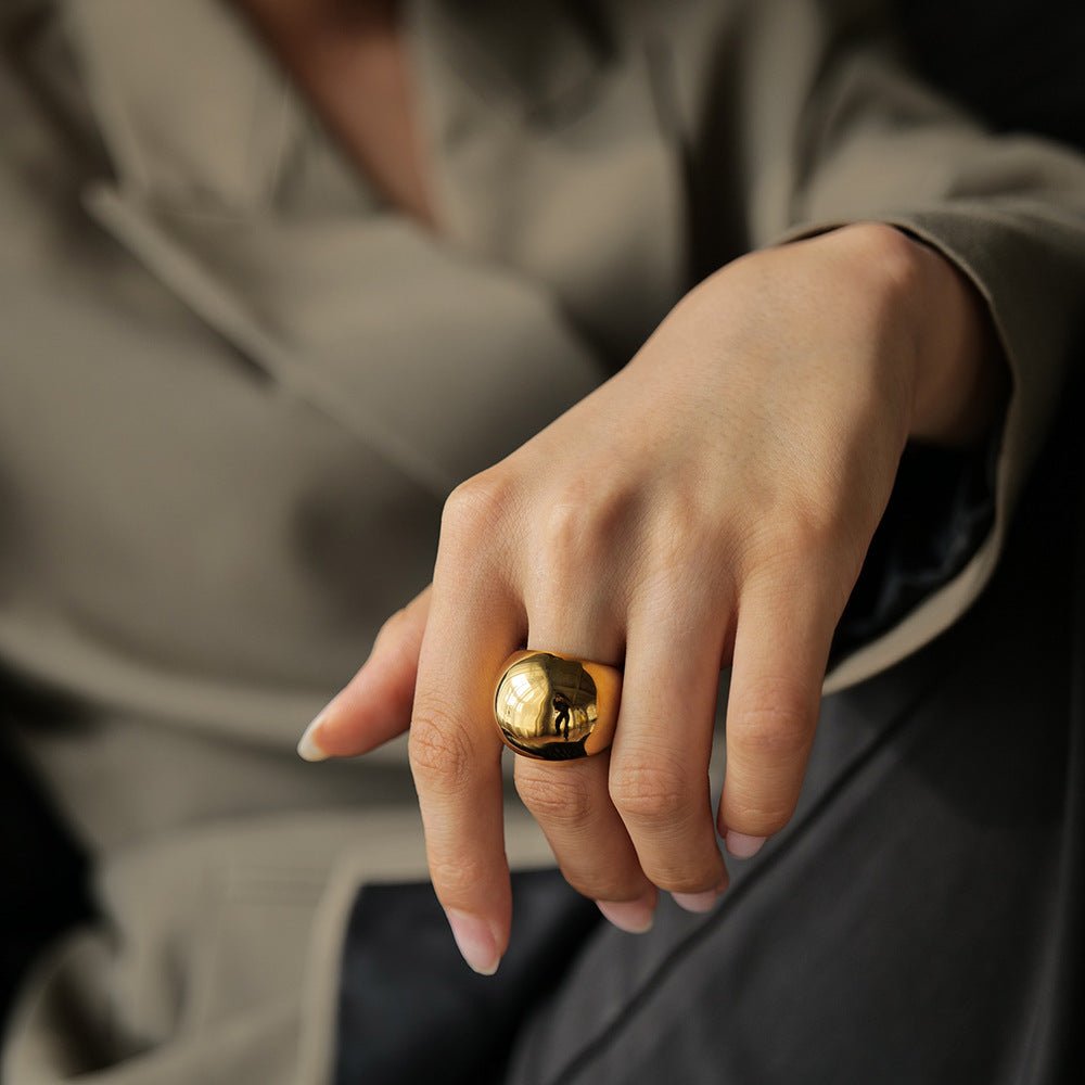Navia Gewölbter Ring