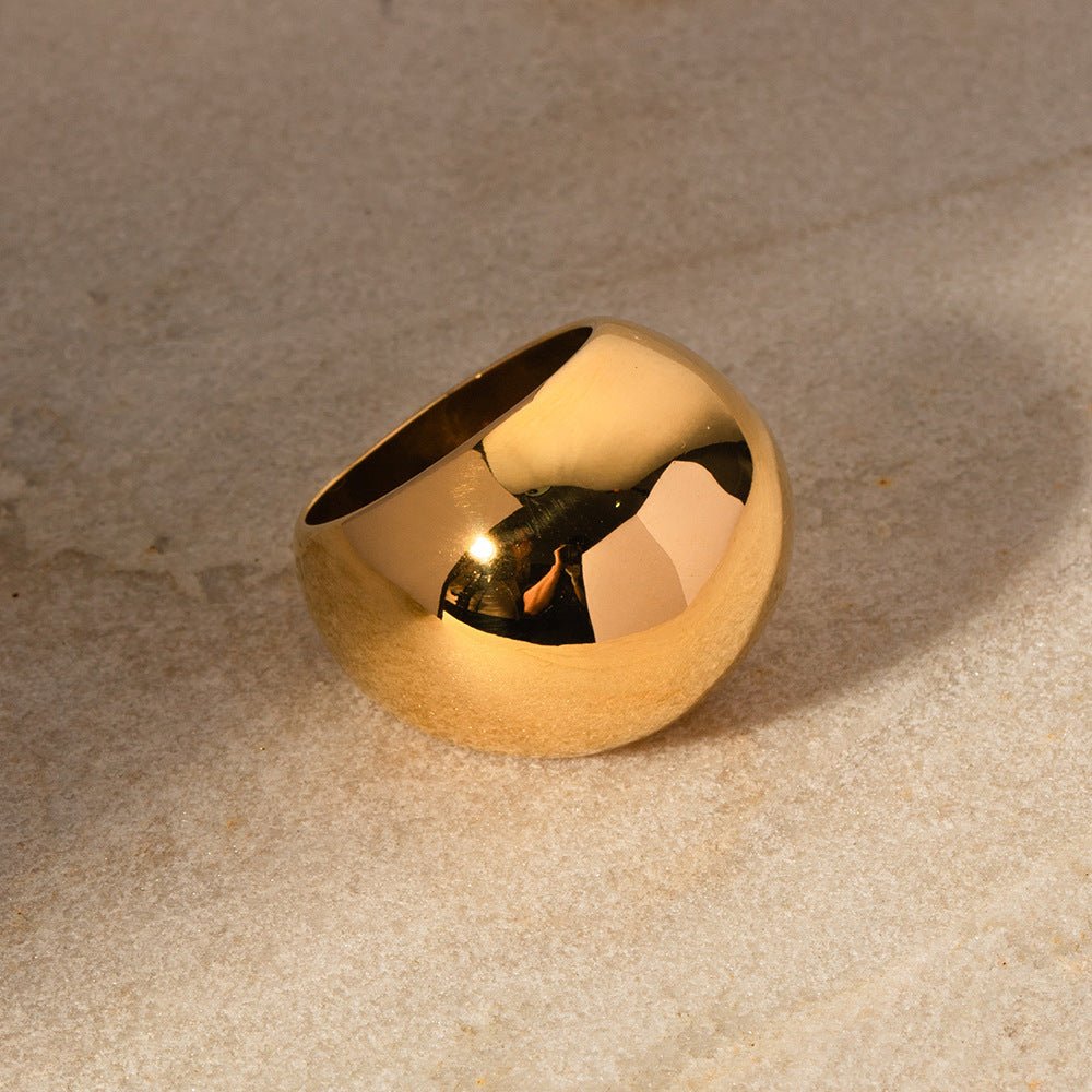 Navia Gewölbter Ring