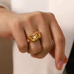 Paloma Skulpturaler Ring in Gold