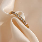 Sage Minimalistischer Ring in Gold