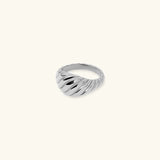 Ylenna Auffälliger Croissant-Ring