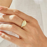 Ylenna Auffälliger Croissant-Ring
